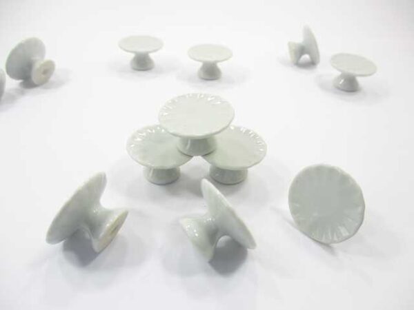 25 mm 6 White Cake Bakery Ceramic Stand  Dollhouse Miniatures Cake Supplies 10580