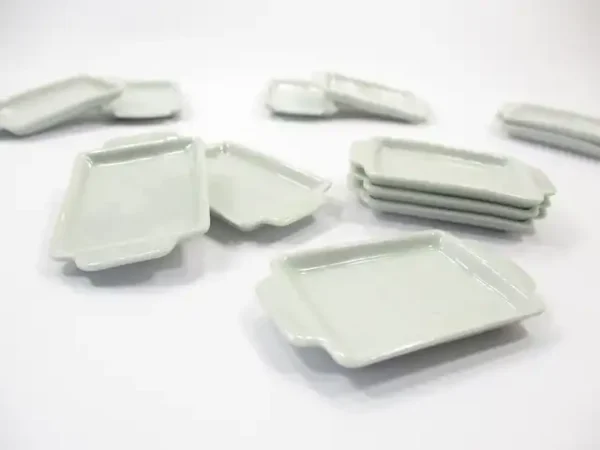 1:6 Dollhouse Miniatures 30×40 mm Set White Baking Pan Ceramic Tray - Image 3