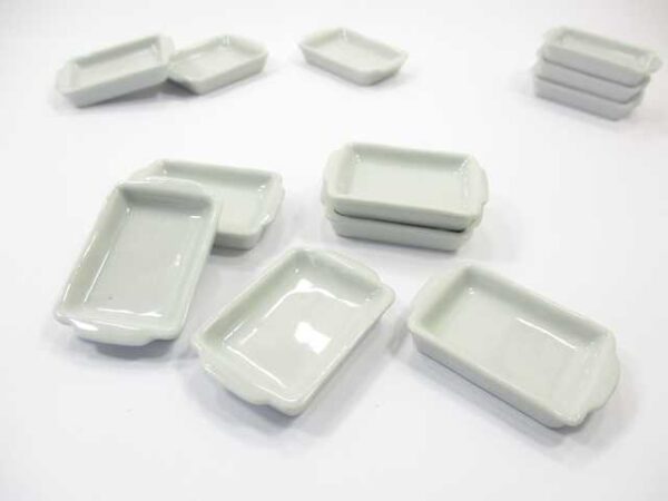 6 White Baking Pan/Tray 25x35 mm Dollhouse Miniatures Ceramic Supply 10882