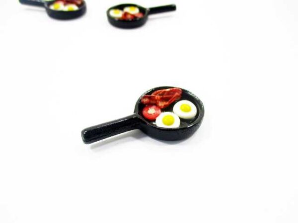 Dollhouse Miniatures Frying Pan Egg Bacon Cooking Kitchen Preparation 13689