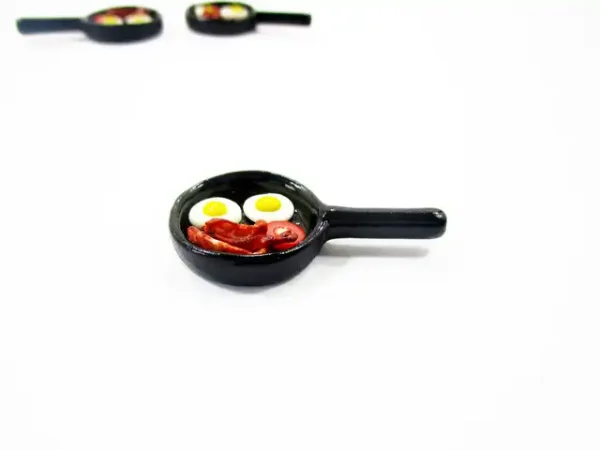 Dollhouse Miniatures Frying Pan Egg Bacon Cooking Kitchen Preparation 13689 - Image 3