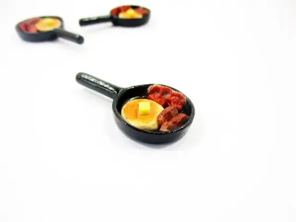 Dollhouse Miniatures Frying Pan Egg Bacon Cooking Kitchen Preparation 13854 - Image 2