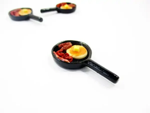 Dollhouse Miniatures Frying Pan Egg Bacon Cooking Kitchen Preparation 13854 - Image 4