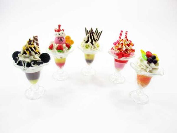 1:6 Dollhouse Miniature Food 5 Ice Cream Beverage 16311