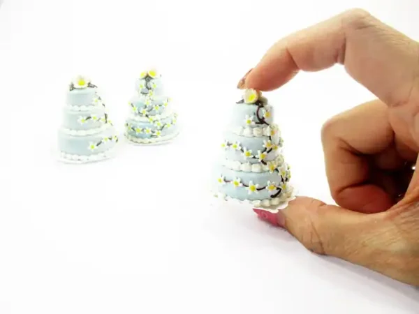 NEW Dollhouse Miniature Food 3 Layer Wedding Blue Cake Mixed Flower Supply 7475 - Image 4