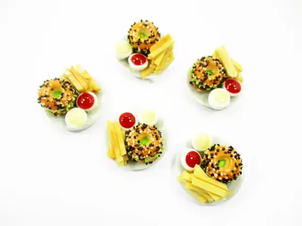 Dollhouse Miniatures Fast Food 5 Cheese Bagels French Fries 2.5cm Supply 13641 - Image 3