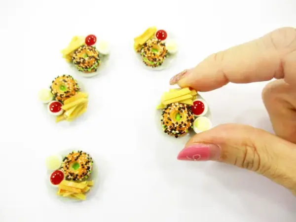 Dollhouse Miniatures Fast Food 5 Cheese Bagels French Fries 2.5cm Supply 13641 - Image 5