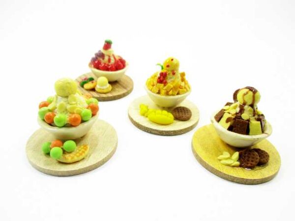 Dollhouse Miniature Food 4 Flavors Korean Dessert Fruit Snowflake Bingsu 13809
