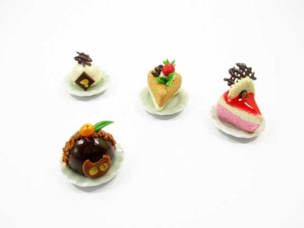 Dollhouse Miniatures Food 1:12 Mini Luxury Cake On Ceramic 4 Plates Supply 13930