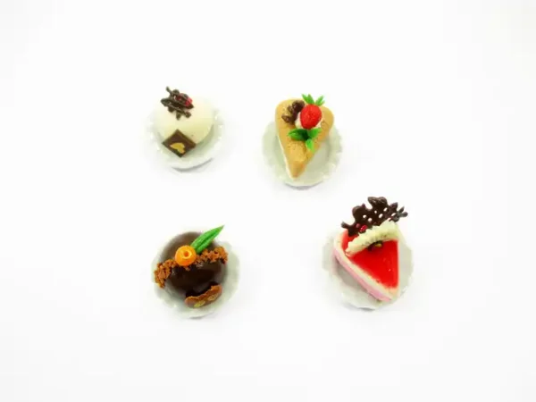 Dollhouse Miniatures Food 1:12 Mini Luxury Cake On Ceramic 4 Plates Supply 13930 - Image 2