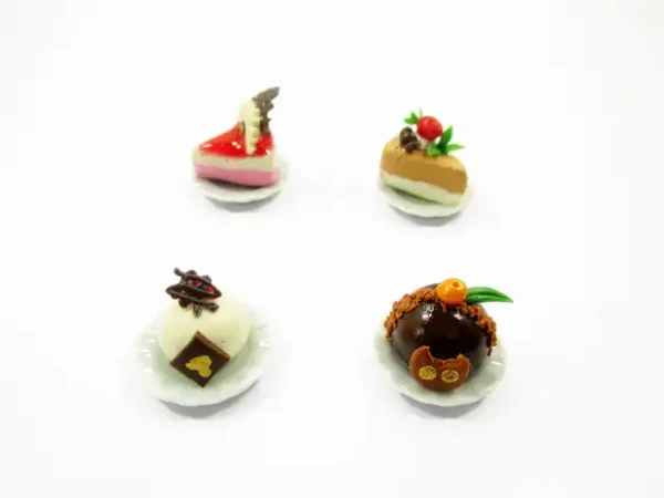 Dollhouse Miniatures Food 1:12 Mini Luxury Cake On Ceramic 4 Plates Supply 13930 - Image 4