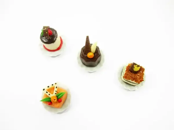 Dollhouse Miniatures Food 1:12 Mini Luxury Cake On Ceramic 4 Plates Supply 13932 - Image 2