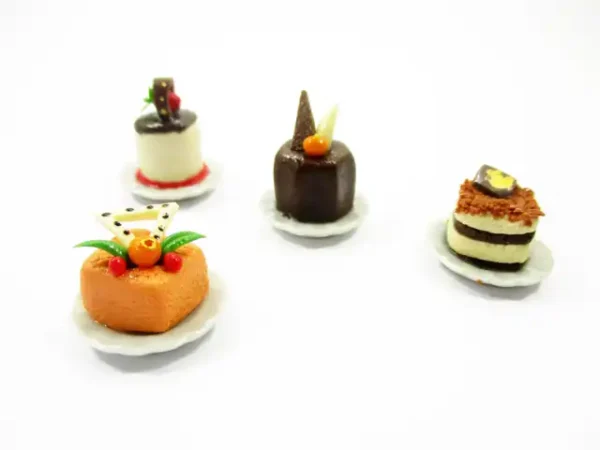 Dollhouse Miniatures Food 1:12 Mini Luxury Cake On Ceramic 4 Plates Supply 13932 - Image 3