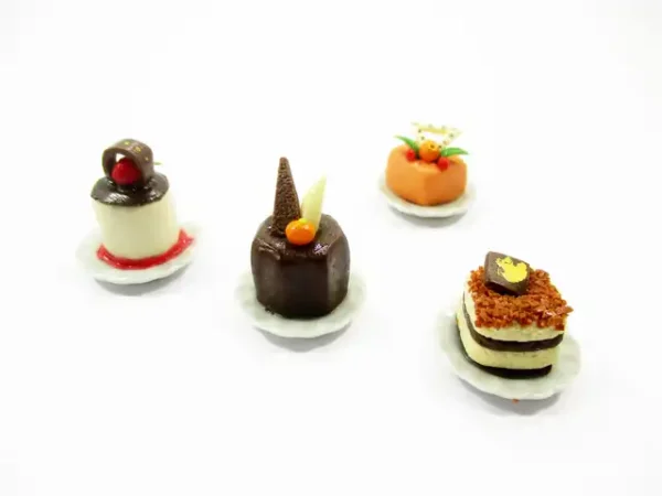Dollhouse Miniatures Food 1:12 Mini Luxury Cake On Ceramic 4 Plates Supply 13932 - Image 4