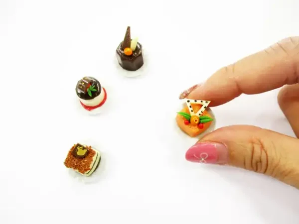 Dollhouse Miniatures Food 1:12 Mini Luxury Cake On Ceramic 4 Plates Supply 13932 - Image 6