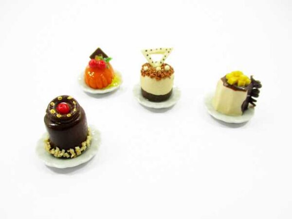 Dollhouse Miniatures Food 1:12 Mini Luxury Cake Dessert Ceramic 4 Plates 13933