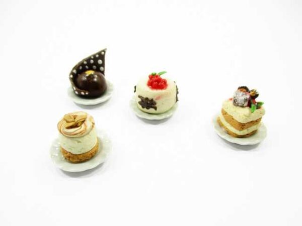 Dollhouse Miniatures Food 1:12 Mini Luxury Cake On Ceramic 4 Plates Supply 13934