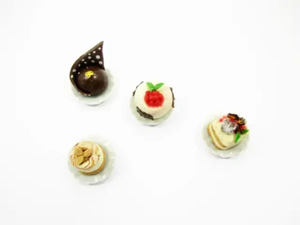 Dollhouse Miniatures Food 1:12 Mini Luxury Cake On Ceramic 4 Plates Supply 13934 - Image 2