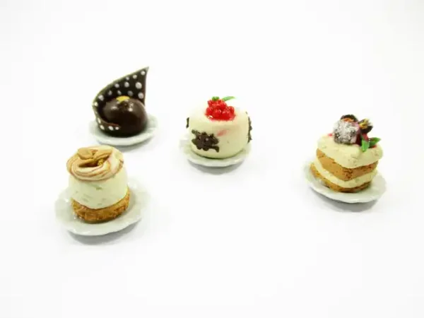 Dollhouse Miniatures Food 1:12 Mini Luxury Cake On Ceramic 4 Plates Supply 13934 - Image 3