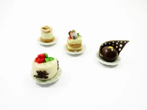 Dollhouse Miniatures Food 1:12 Mini Luxury Cake On Ceramic 4 Plates Supply 13934 - Image 4