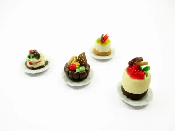 Dolls House Miniatures Food 1:12 Mini Luxury Cake Dessert Ceramic 4 Plates 13935 - Image 4