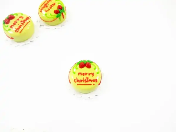 Dollhouse Food Supply 1 Cake 2 cm Christmas Seasonal Dollhouse Miniature 14930 - Image 2