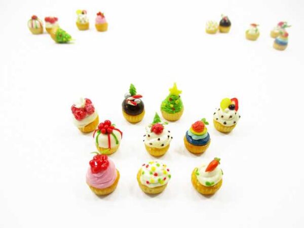 Dollhouse Miniature Food Christmas Mixed 10 Cupcake Cake Bakery Supply 16102