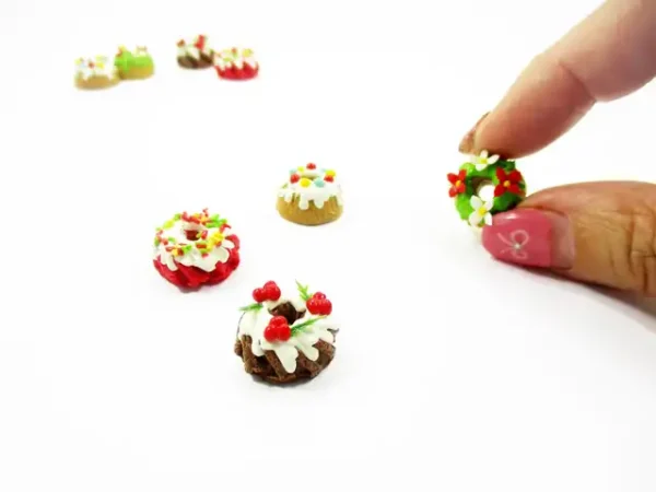 Dollhouse Miniature Food Mixed 5 Cake 1.5 cm Christmas Mini Cake 16104 - Image 5