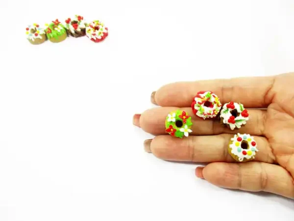 Dollhouse Miniature Food Mixed 5 Cake 1.5 cm Christmas Mini Cake 16104 - Image 6