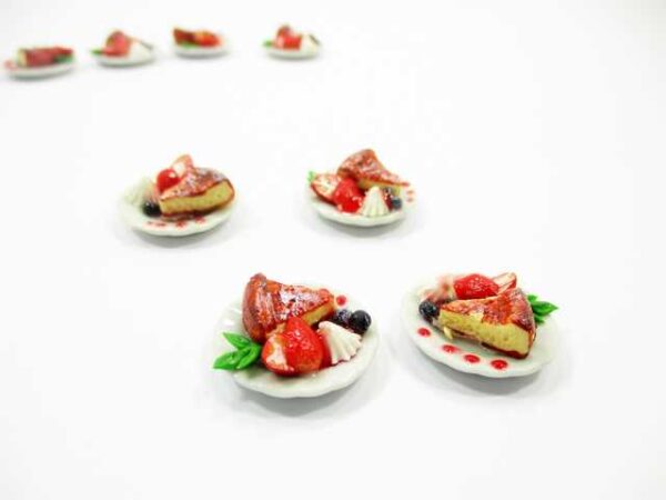 Dollhouse Miniature Food 4 Cheese Cake With Strawberry Dessert Bakery 16668