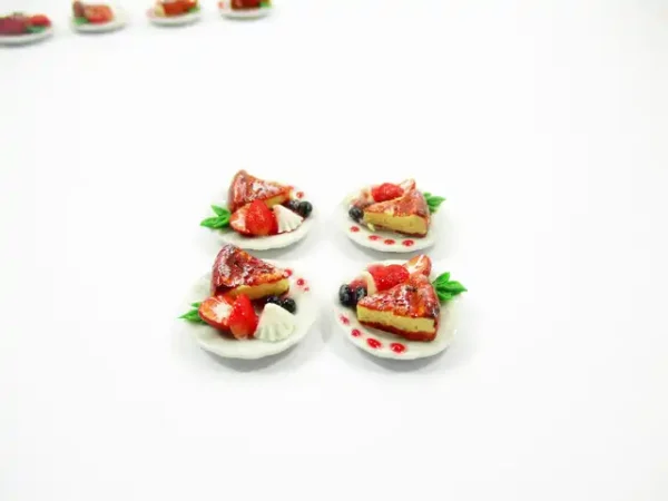 Dollhouse Miniature Food 4 Cheese Cake With Strawberry Dessert Bakery 16668 - Image 2