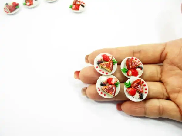 Dollhouse Miniature Food 4 Cheese Cake With Strawberry Dessert Bakery 16668 - Image 7
