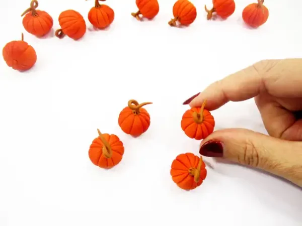 Dollhouse Miniatures Food 4 Orange Pumpkin 1:6 Vegetable 14654 - Image 4