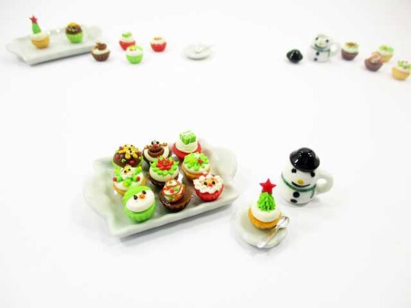 Dollhouse Miniature Food Christmas Cup Cake Snowman Seasonal Tiny Food 15485