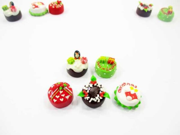 Dollhouse Miniature Food 5 Mini Christmas Cake 1.5 cm Seasonal Bakery 15487