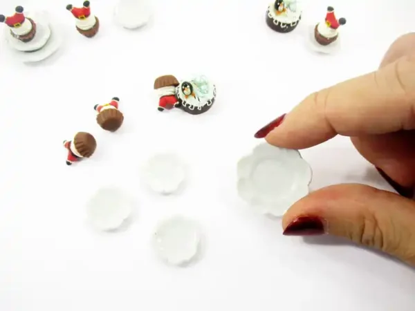 Dollhouse Miniature Christmas Holiday 1.5 cm Cake Cupcake Ceramic Plate 15500 - Image 5