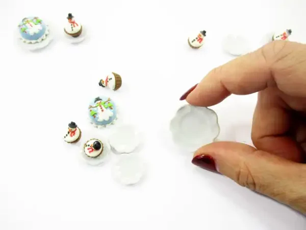 Dollhouse Miniature Christmas Holiday 1.5 cm Cake Snowman Cupcake Ceramic 15501 - Image 5