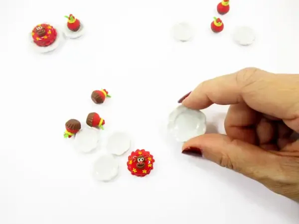 Dollhouse Miniature Food Christmas 1.5 cm Mini Cake Cupcake Ceramic Plate 15503 - Image 5