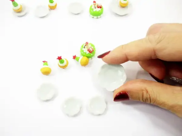 Dollhouse Miniature Food Christmas 1.5 cm Mini Cake Cupcake Ceramic Plate 15504 - Image 5