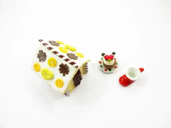 Dollhouse Miniature Food Gingerbread House Christmas Cupcake Seasonal 15866 - Image 3