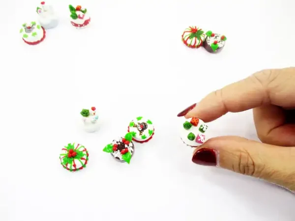 Dollhouse Miniature Food 5 Mini Christmas Cake 1.5 cm Seasonal Holiday 16106 - Image 5