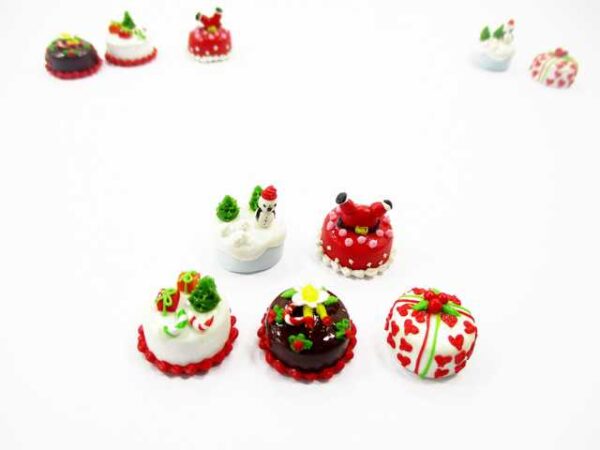 Dollhouse Miniature Food 5 Mini Christmas Cake 1.5 cm Tiny Bakery Supply 16107