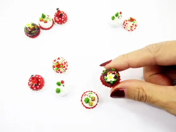 Dollhouse Miniature Food 5 Mini Christmas Cake 1.5 cm Tiny Bakery Supply 16107 - Image 6