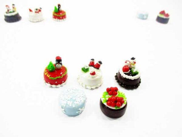 Dollhouse Miniature Food 5 Mini Christmas Cake 1.5 cm Tiny Bakery Supply 16110