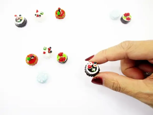 Dollhouse Miniature Food 5 Mini Christmas Cake 1.5 cm Tiny Bakery Supply 16110 - Image 5