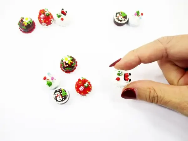 Dollhouse Miniature Food 5 Mini Christmas Cake 1.5 cm Seasonal Holiday 16112 - Image 5