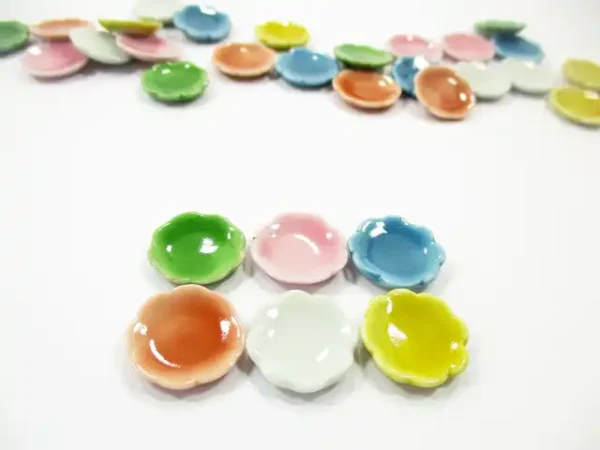 Dollhouse Miniature Ceramic Mini Scallop Plate Dish Mixed Color 1.5cm - Image 2