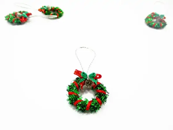 Dolls House Miniature Christmas Decoration Green Wreath Holly Ornament 7210 - Image 4