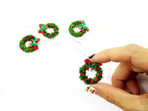 Dolls House Miniature Christmas Decoration Green Wreath Holly Ornament 7210 - Image 5