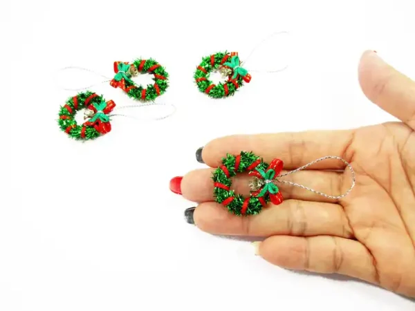 Dolls House Miniature Christmas Decoration Green Wreath Holly Ornament 7210 - Image 6